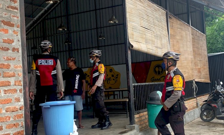 Cegah Penyebaran Covid-19, Unit Turjawali Ditsamapta Polda NTT Patroli Beri Imbauan Kepada Warga