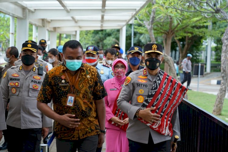 Kunjungi PLBN Motaain, Kapolda NTT Berpesan Untuk Menjaga Tindakan, Perilaku dan Sikap dalam Menjalankan Tugas