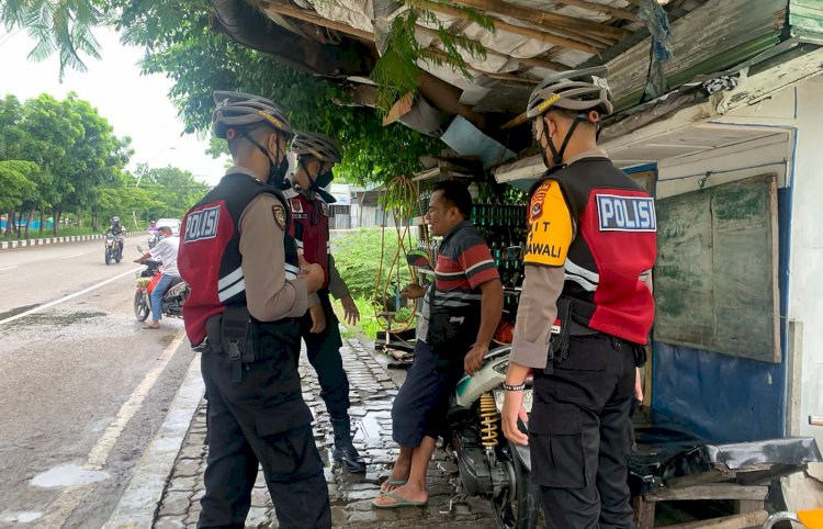 Imbau Kamtibmas dan Prokes, Unit Turjawali Ditsamapta Polda NTT Terus Beri Imbauan Kepada Warga