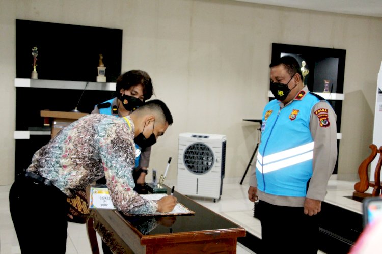 Pegang Prinsip BETAH, Wakapolda NTT Ambil Sumpah dan Penandatanganan Pakta Integritas Panitia, Orangtua dan Peserta Seleksi SIPSS