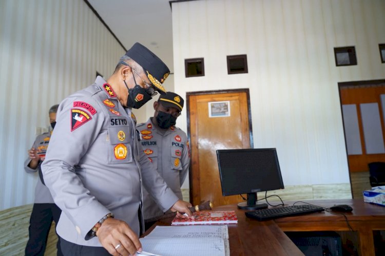 Kunjungi Polsek Rote Barat, Kapolda NTT Minta Anggota Bertanggungjawab dan Berdedikasi