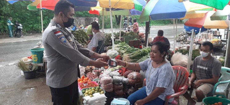 Warga di Kota Kupang Antusias Terima Masker Gratis dari Ditbinmas Polda NTT