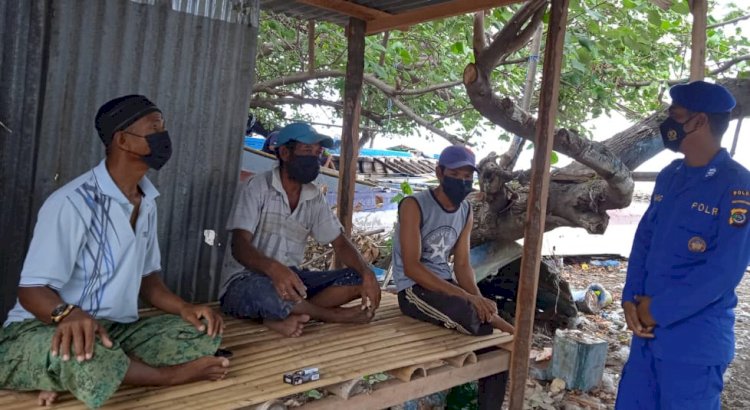 Pantau Giat Masyarakat Pesisir Flotim, Personel Ditpolairud Polda NTT Ingatkan Antisipasi Cuaca Buruk Saat Melaut