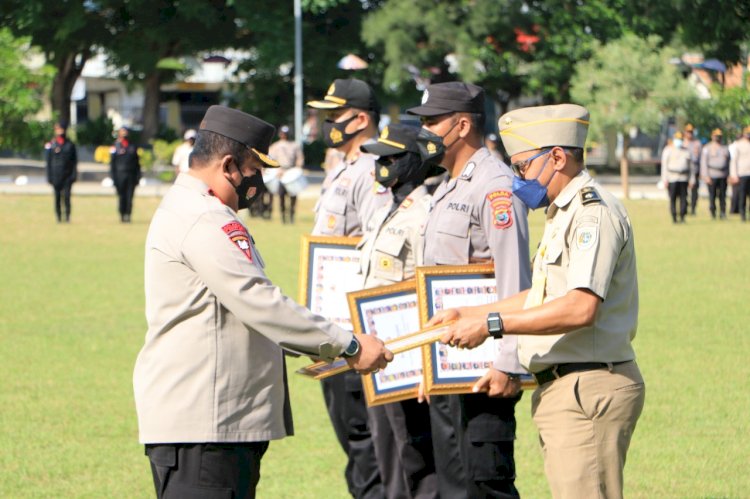 Berprestasi, 54 Anggota dan 6 Masyarakat Terima Penghargaan Dari Kapolda NTT