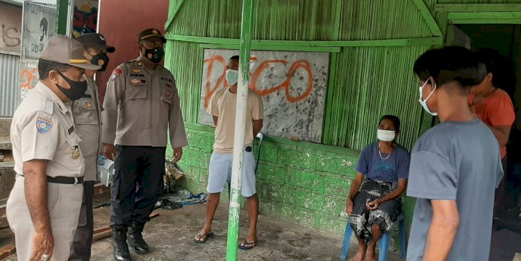 Upaya Personel Ditbinmas NTT Cegah Penyebaran Omicron dengan Terus Ingatkan Warga Patuh Prokes