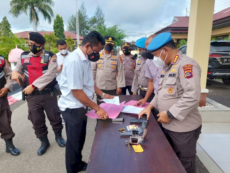 Kabidpropam Polda NTT Lakukan Pengecekan Senpi dan Sosialisasi Aplikasi Propam Presisi di Polres Kupang