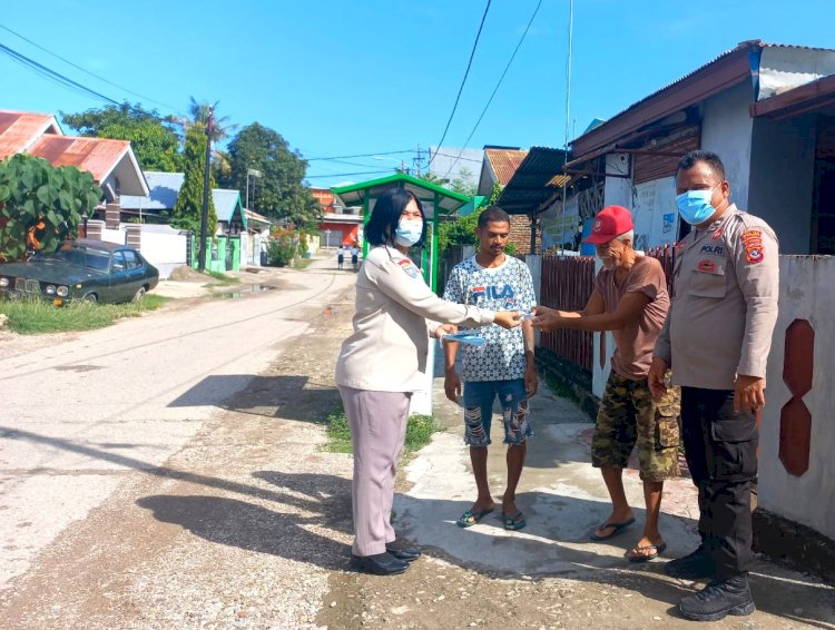 Tangkal Omicron, Personel Ditbinmas Polda NTT Masif Berikan Imbauan Serta Bagikan Masker