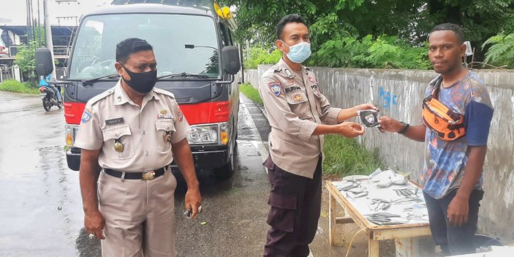 Cegah Penyebaran Covid-19 Semakin Tinggi, Ditbinmas Polda NTT Turun Ke Masyarakat Imbau Disiplin Prokes