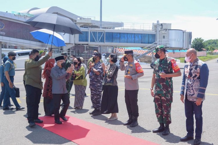 Kembali ke Jakarta, Kapolda NTT dan Forkopimda antar Keberangkatan Wapres RI