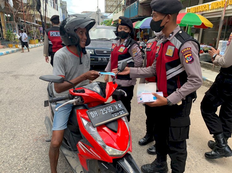 Subsatgas 3 Ops Aman Nusa II Turangga Polda NTT Gelar Patroli Ingatkan Prokes dan Bagi Masker