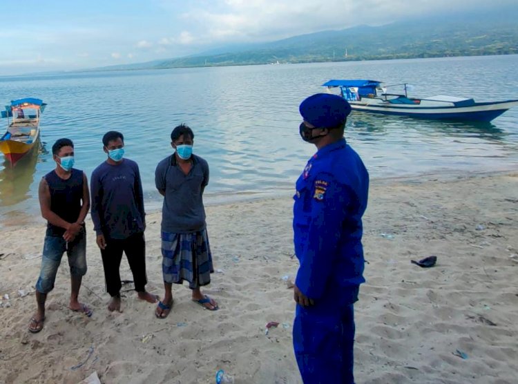 Gelar Patroli Pesisir di Wilayah Lembata, Ini yang disampaikan Personel Ditpolairud Polda NTT kepada Warga