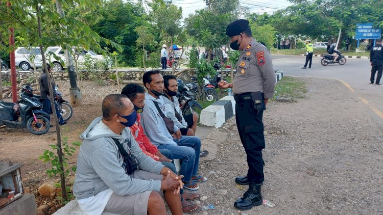 Patroli Dialogis di Kota Kupang, Satgas III Kepatuhan Prokes Ops Aman Nusa Turangga Beri Imbauan Prokes