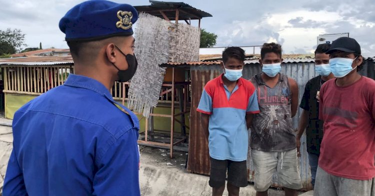 Patroli Daerah Pesisir Sumtim, Personel Ditpolairud Polda NTT Minta Warga Bersama Jaga Kamtibmas Yang Kondusif