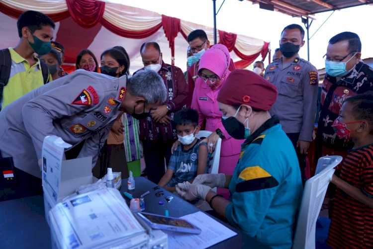 Tinjau Vaksinasi di Polres Sumba Barat, Kapolda NTT Mengaku Bangga Melihat Antusiasme Masyarakat Mendapatkan Vaksin