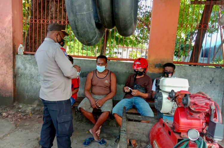 Terus Lakukan Imbauan Prokes, Personel Ditbinmas Polda NTT Sambangi Warga Nunbaun Delha