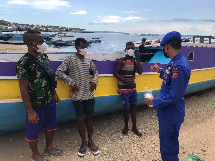 Jaga Ekosistem Biota Laut, Personel Ditpolairud Polda NTT Beri Imbauan Humanis kepada Masyarakat Pesisir