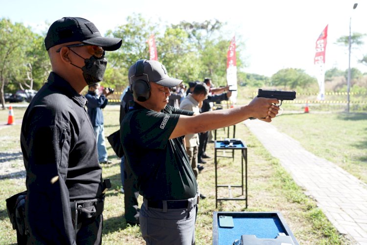 Meriahkan Hari Bhayangkara ke-76, Polda NTT Gelar Lomba Menembak TNI-Polri dan Pers