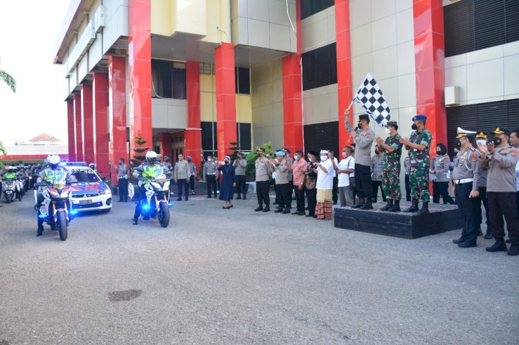 Sambut Hari Bhayangkara ke-76, Wakapolda NTT Lepas Penyaluran Bansos Kepada Masyarakat