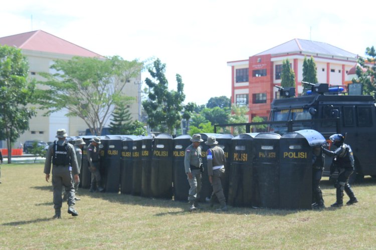 Ratusan Personel Satbrimobda NTT Asah Kemampuan Latihan PHH dan Anti Anarkis