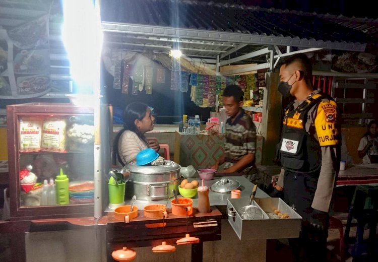 Patroli Kamtibmas Ditsamapta Polda NTT, Sambangi Warung Hingga Pusat-pusat Keramaian