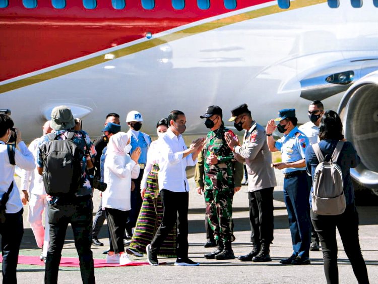 Tiba di Labuan Bajo, Presiden RI dan Ibu Negara Disambut Wakapolda NTT