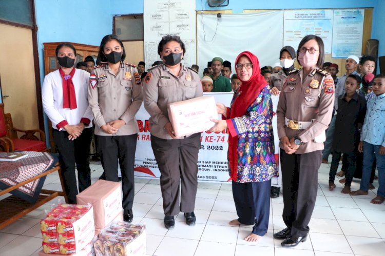 Sambut Hari Jadi ke 74, Polwan Polda NTT Beri Bantuan Sosial Kepada Anak-Anak Panti Asuhan