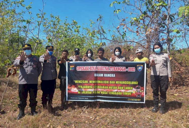 Gelar Operasi Bina Karuna, Personel Ditbinmas Polda NTT Sosialisasi Pencegahan Karhutla Kepada Warga Naimata