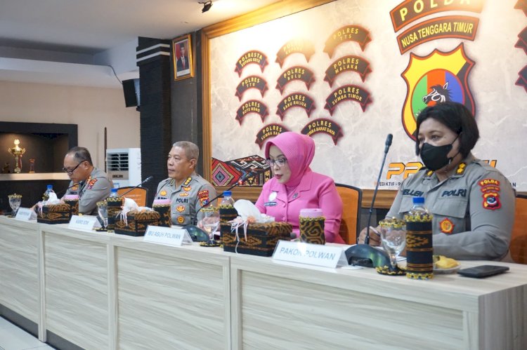 Tatap muka dengan Polwan, Ibu Asuh Polwan Polda NTT: Jaga Solidaritas Antar Sesama Polwan untuk Saling Asah, Asih dan Asuh