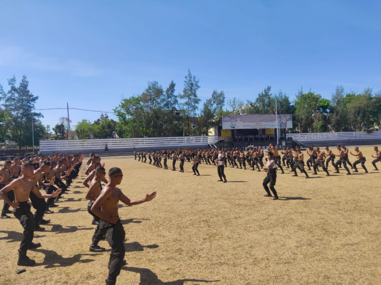 Asah Kemampuan, Ratusan Bintara Remaja Ditsamapta Polda NTT Latih Beladiri Polri