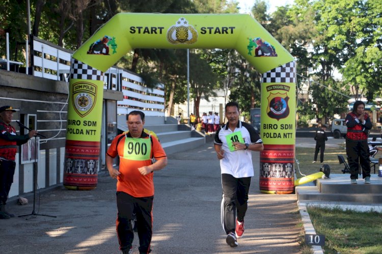 Tingkatkan Kesehatan Secara Berkala, Wakapolda NTT Bersama Pejabat Utama Ikuti Kegiatan Tes Samjas Semester II Tahun 2022