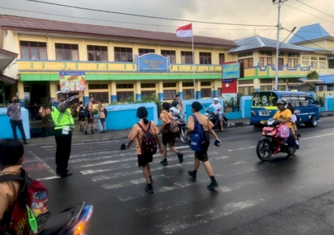 Ciptakan Kamseltibcar lantas dan Antisipasi Kemacetan, Satlantas Polres Ende Gelar Pengaturan Rutin di Setiap Sekolah