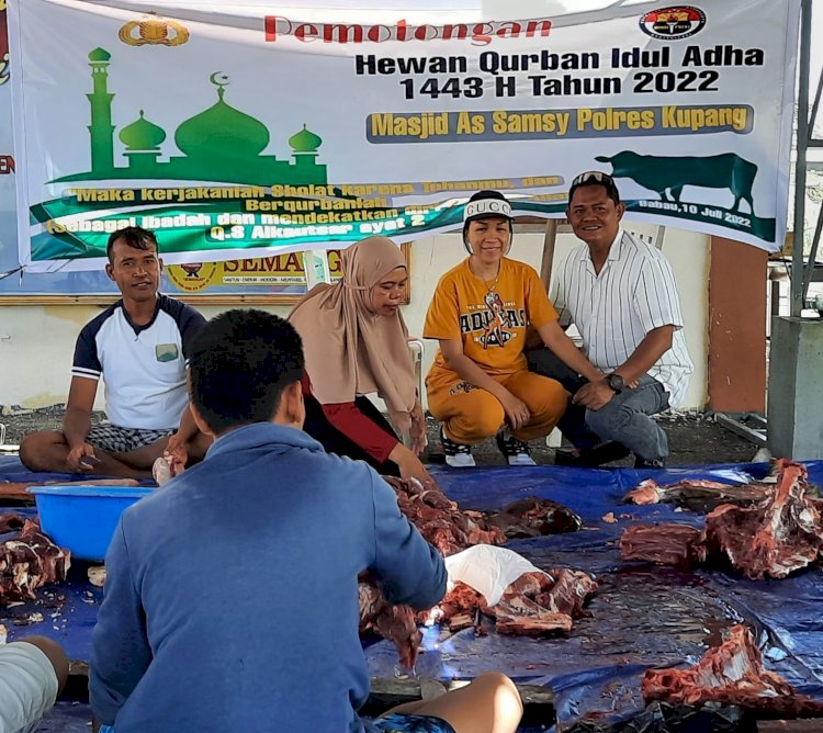 Polres Kupang Salurkan Ratusan Kantong Daging Qurban