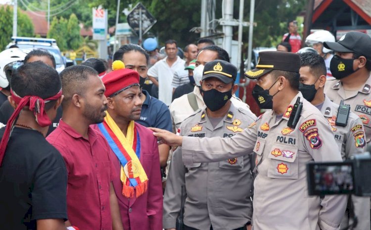 Bergerak dari Titik Kumpul hingga Kantor DPRD, Kapolres Belu Pimpin Pengamanan Aksi Damai PMKRI Dan FSMPK