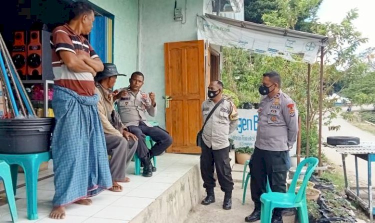 Jelang Hari Bhayangkara ke 76, Anggota Pos Laktutus dan Brimob Door to Door Ajak Warga Perbatasan Jauhi Perbuatan Melawan Hukum