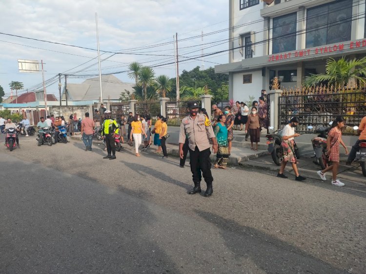 Berikan Rasa Aman, Personel Polres Ende Rutin Melaksanakan Pengamanan Ibadah di Gereja Setiap Hari Minggu