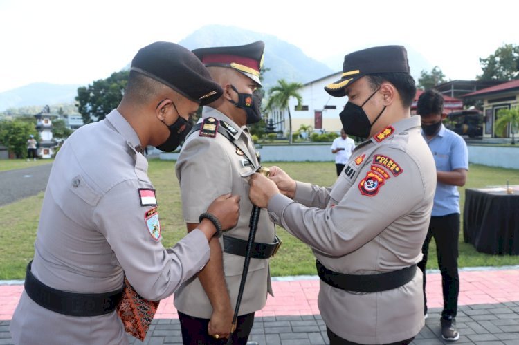 Pimpin Upacara Sertijab Kasat Samapta, Kapolres Ende : Jalankan Amanah Itu Dengan Baik dan Tanggungjawab