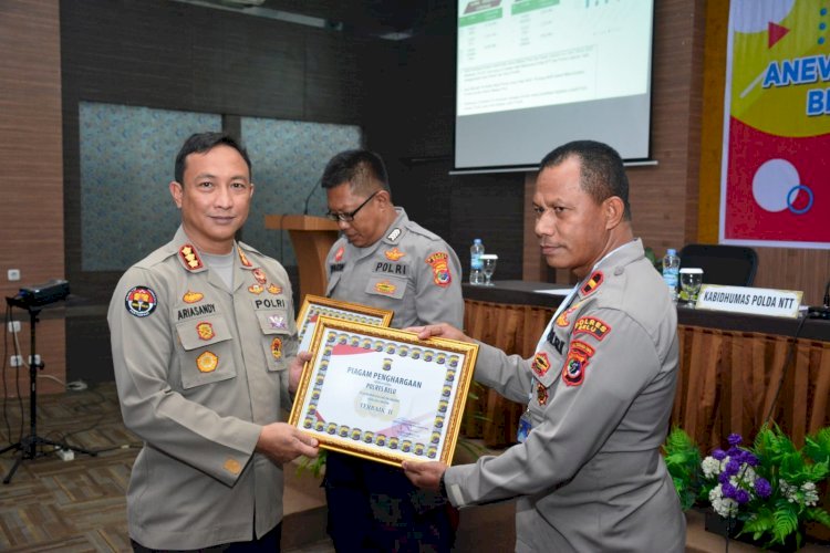 Berprestasi di Bidang Kehumasan, Polres Belu Terima Penghargaan dari Kapolda NTT