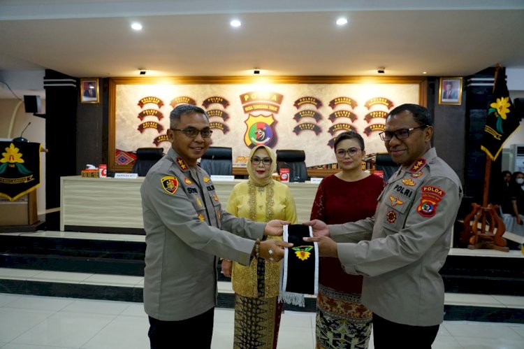 Ibu Asuh Polwan Polda NTT Harap Seluruh Polwan Jadi Contoh yang Baik dan Tidak Bergaya Hedonisme