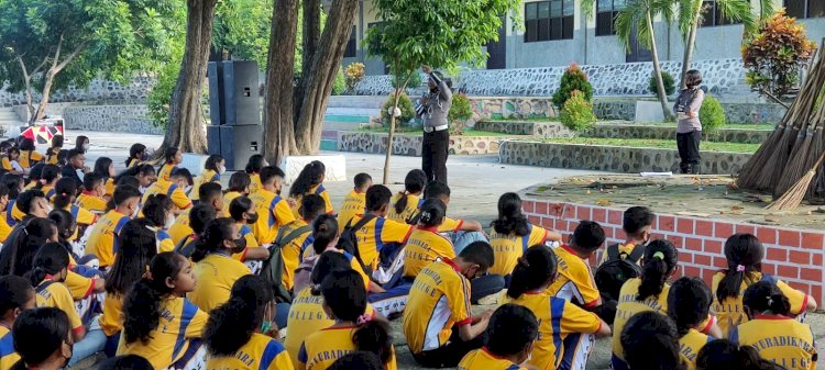 Tekan Angka Kecelakaan Dikalangan Pelajar, Satlantas Polres Ende Sosialisasikan UU No 22 Tahun 2009 Tentang LLAJ di Sekolah