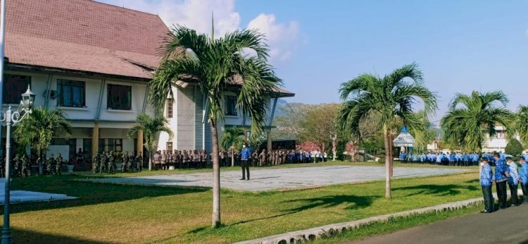 Kabagops Hadiri Apel Hari Kesadaran Nasional di Halaman Kantor Bupati Ende