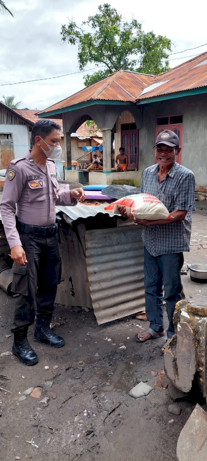 Jaga Kamtibmas Sat Samapta Polres Lembata Rutin Lakukan Patroli dan Sambangi Warga