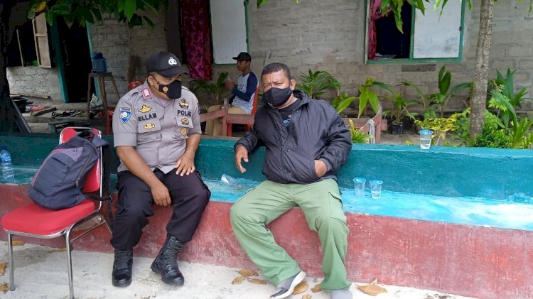 Patroli KRYD Dan Sambangi Linmas Kanit SPKT Polsek Nagawutung Menghimbau Agar Bersama-sama Jaga Kamtibmas