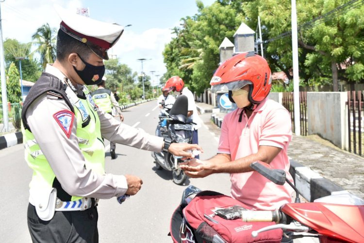 Ops Aman Nusa II, Cegah Penyebaran Covid-19 Sat Lantas Polres Lembata Tingkatkan Himbauan Protkes Kepada Pengendara