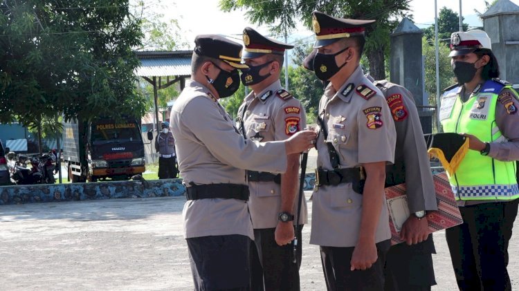 Kapolres Lembata AKBP Dwi Handono Prasanto, S.I.K, Pimpin Sertijab Kasat Lantas Polres Lembata