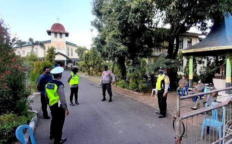 Berikan Rasa Aman dan Nyaman Saat Ibadah, Polres Flotim Lakukan Pam