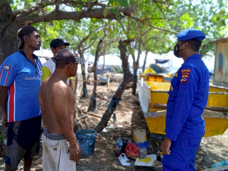 Waspadai Cuaca Buruk, Personel KP .TURANGGA XXII-3013. Ditpolairud Polda NTT Imbau Keselamatan Berlayar di Pesisir Lembata