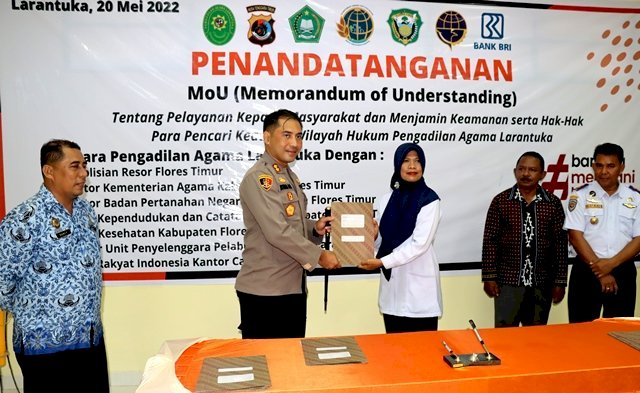 Polres Flotim Bersama Pengadilan Agama Tanda Tangani MOU