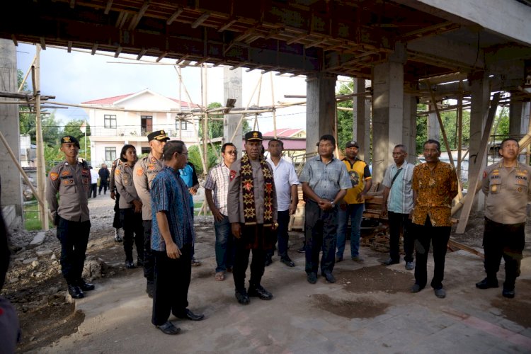 Kapolda NTT Berikan Bantuan Untuk Pembangunan Gereja Katolik ST. Yohanes Paulus II di Sikka