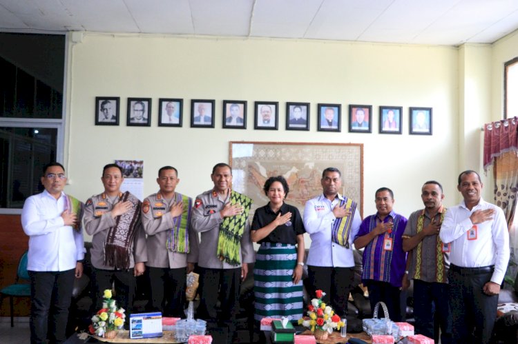 Silaturahmi dengan Tokoh Agama, Kapolda NTT Sambangi Ketua Majelis Sinode GMIT