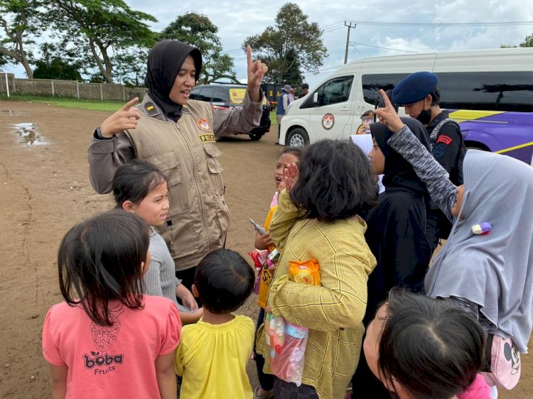 Upaya Polri Kembalikan Senyum Anak-anak dan Ibu-ibu Korban Gempa Cianjur